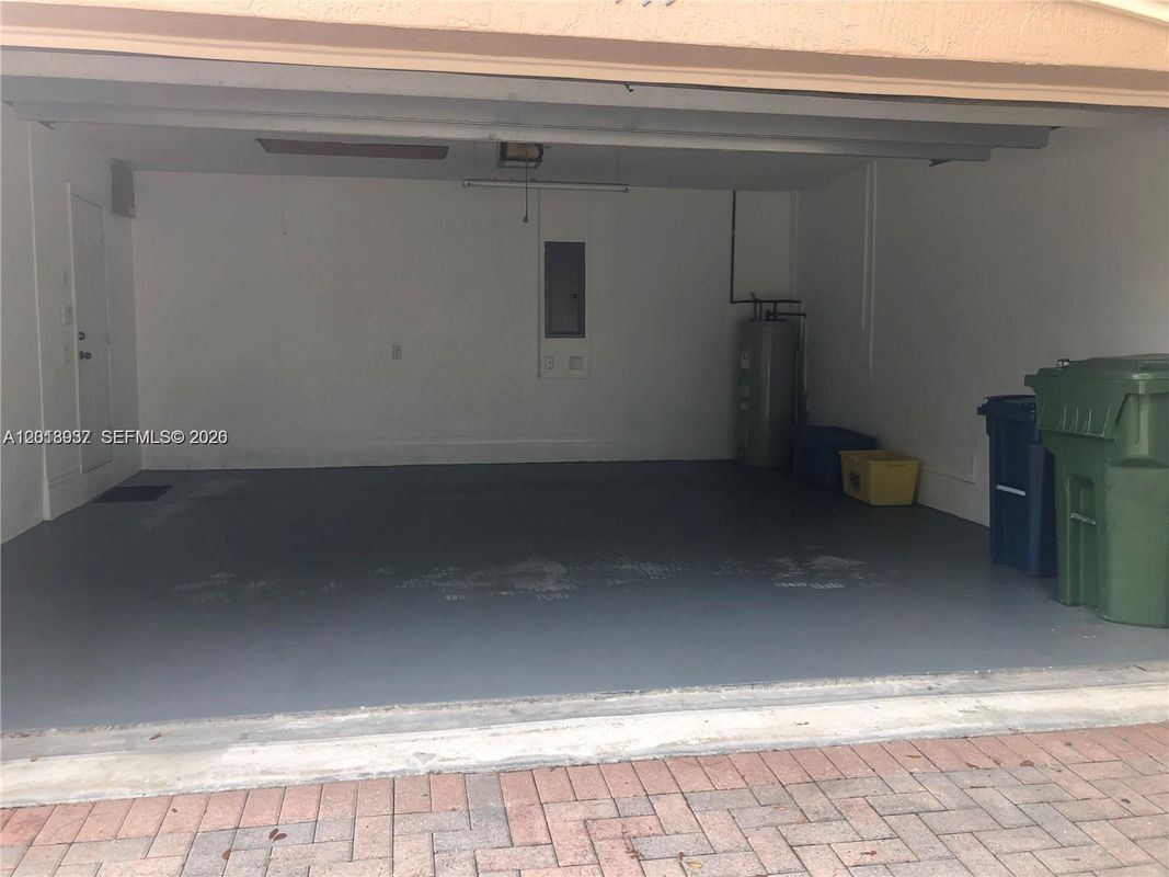 Building Photo - 449 Silver Palm Way