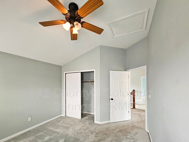 Building Photo - 2615 Helmsdale Dr