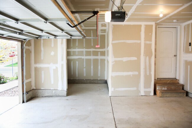 Building Photo - 1506 Dryland St