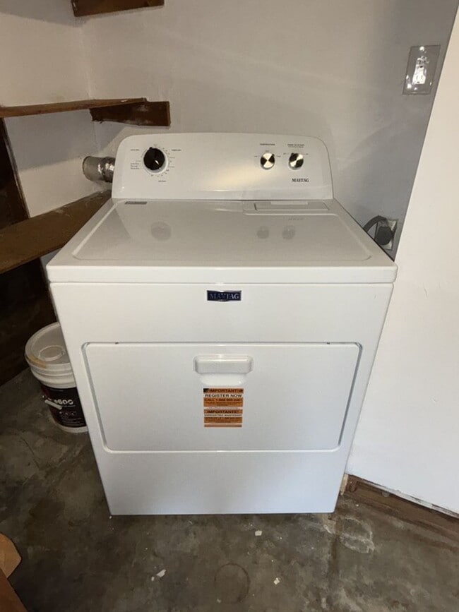 Building Photo - 3/1 in East Davis, New windows, new floors, new paint!