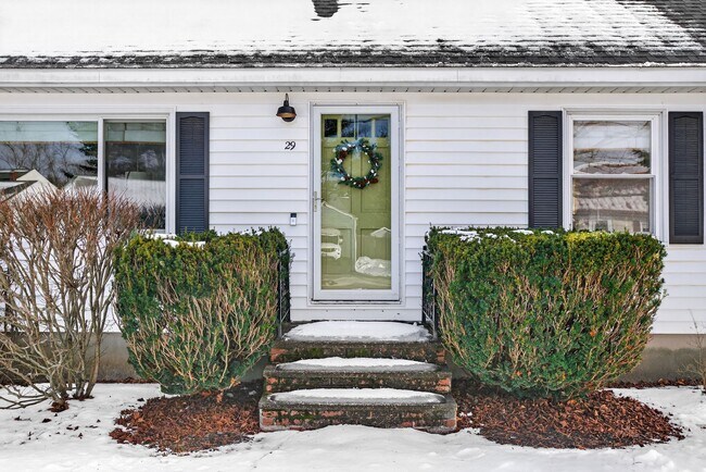 Building Photo - 3BR Cape Available 2/1