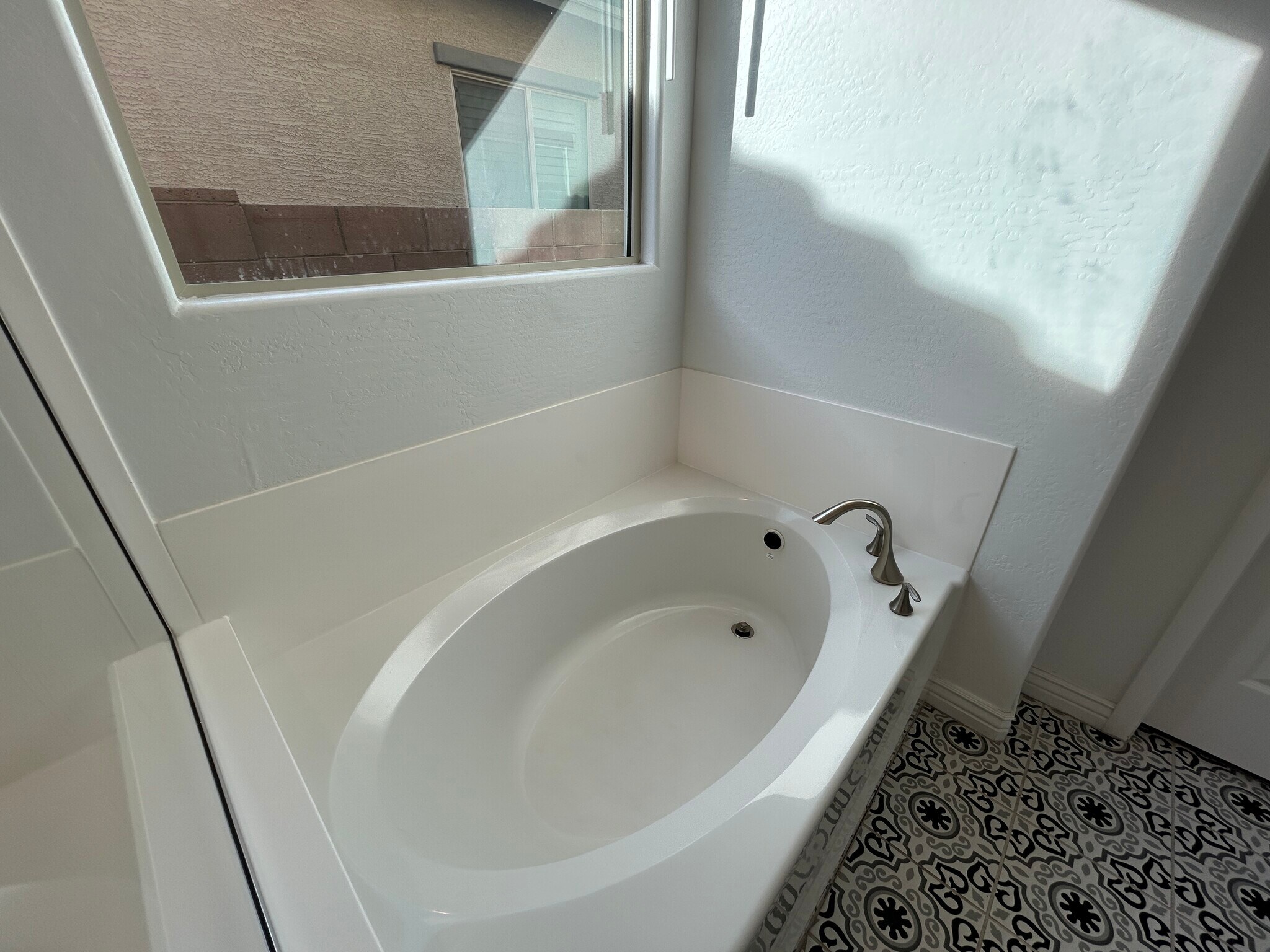 Building Photo - 8731 W Wagon Wheel Dr