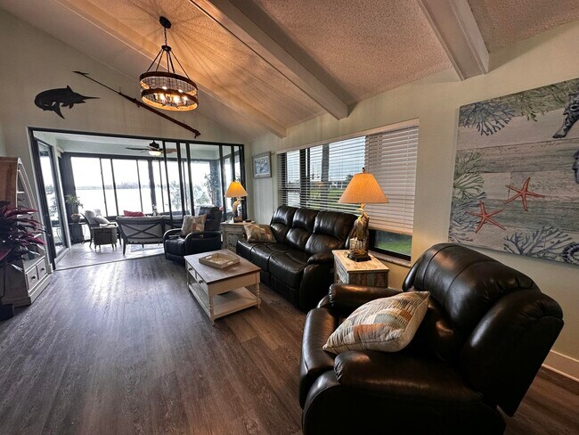 Building Photo - 6142 SE Landing Way
