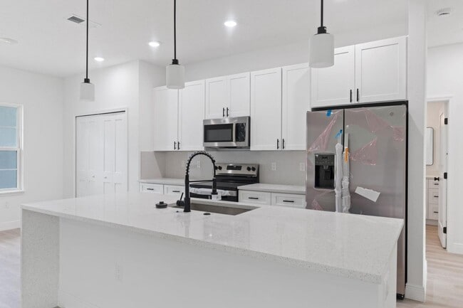 Building Photo - 5256 SW 155th Loop