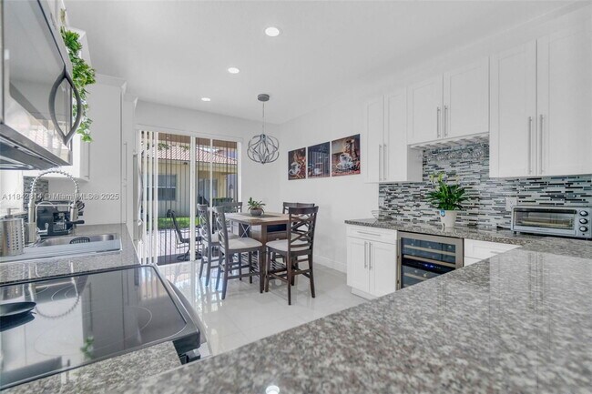 Building Photo - 3920 NE 13th Dr