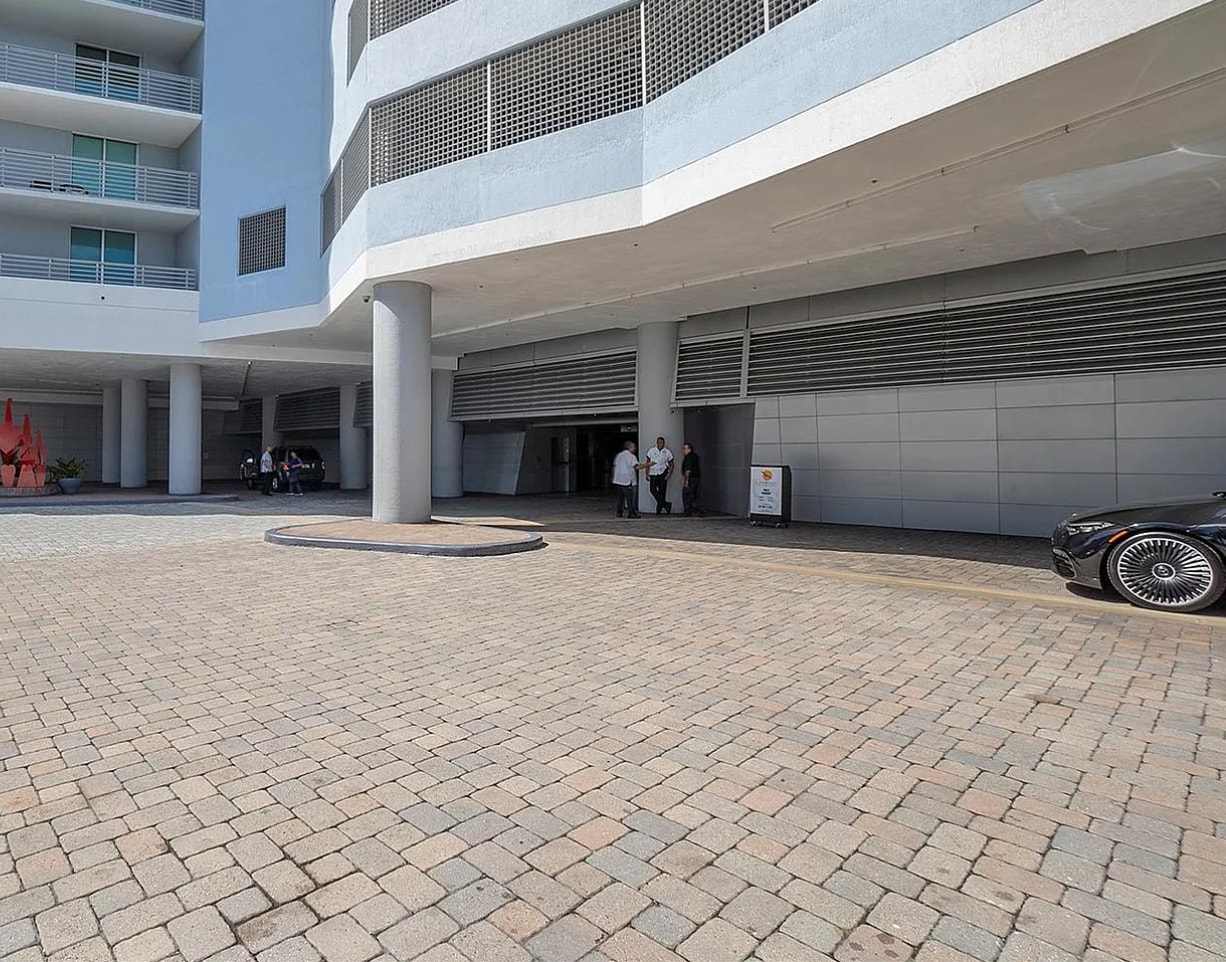 Building Photo - 325 S Biscayne Blvd