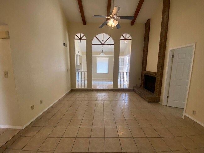 Building Photo - EASTSIDE HOME FOR RENT