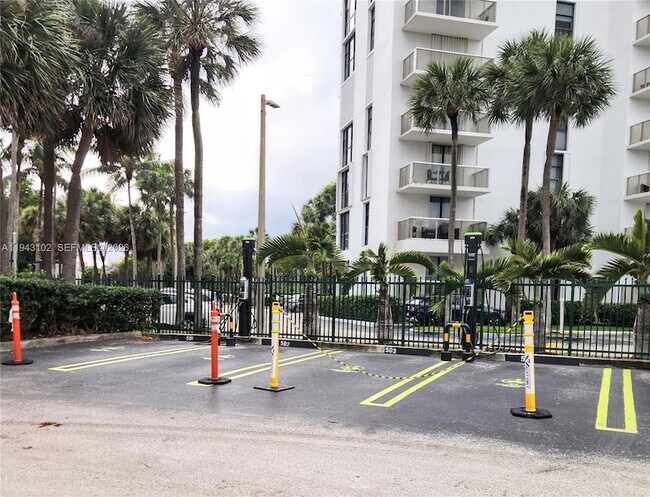 Building Photo - 20505 E Country Club Dr