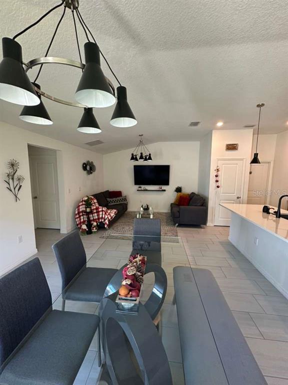 Building Photo - 1027 Papaya Cir.