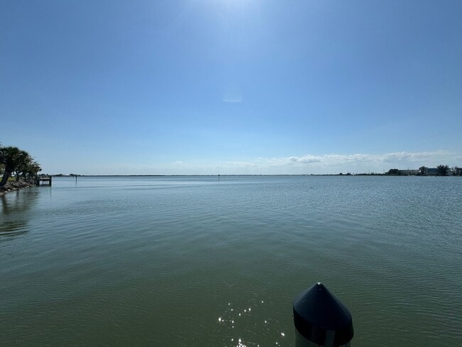 Building Photo - Come enjoy the best of Cocoa Beach!