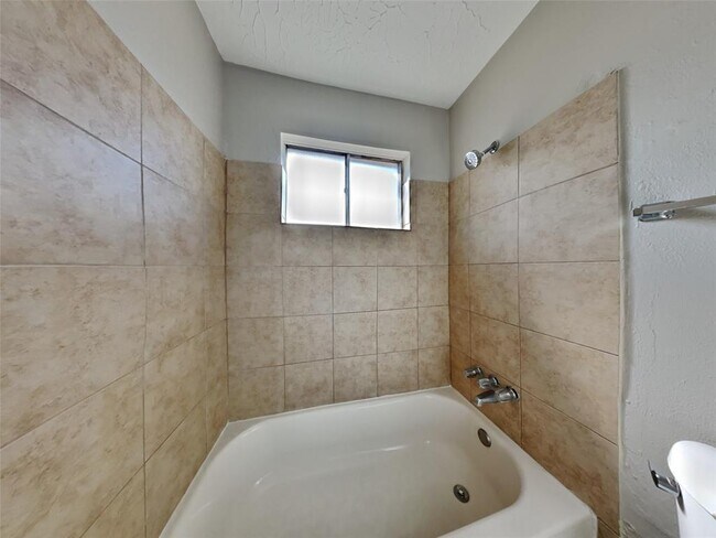 Building Photo - 9507 Water Park Ct