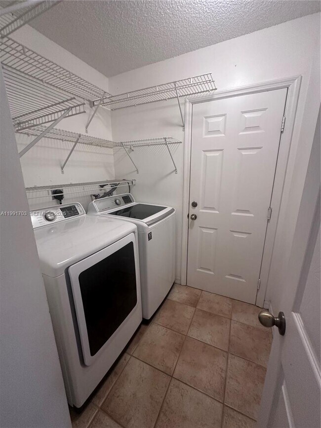 Building Photo - 7464 SW 164th Ct