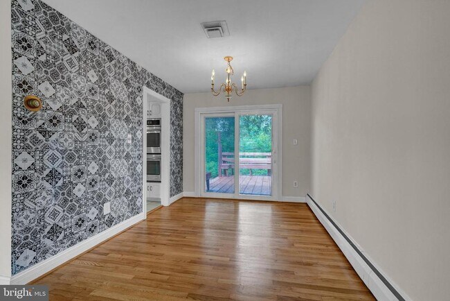 Building Photo - 8905 Valley Forge Dr