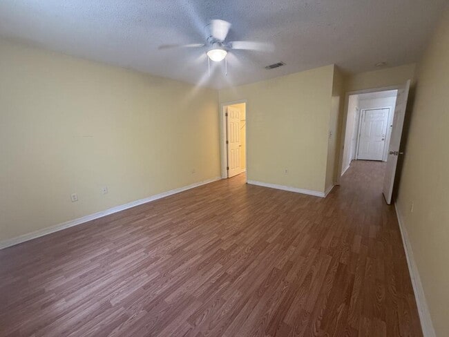 Building Photo - 535 N Forest Dr