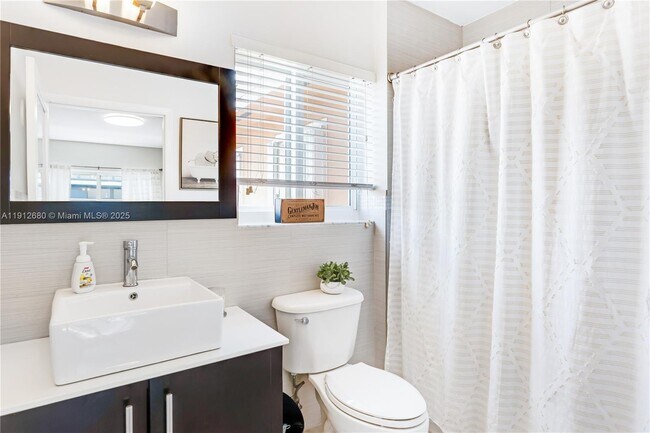 Building Photo - 1611 SW 2nd Ct