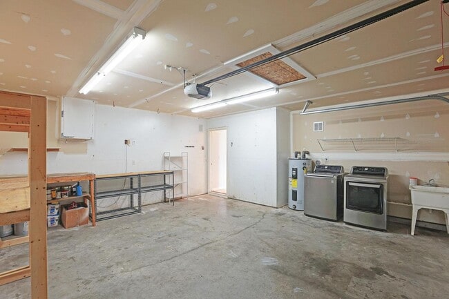 Building Photo - House for Rent in Wilmington with Fenced yard!