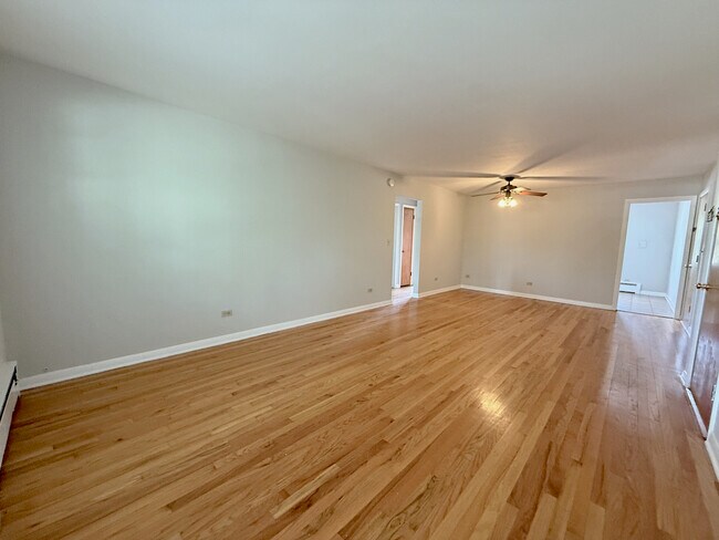 Building Photo - 317 S Plum Grove Rd