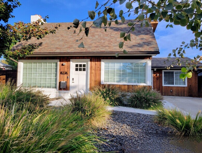 Building Photo - 823 Orondo Ave