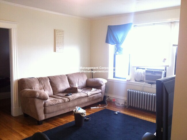 Building Photo - 349 Pleasant St