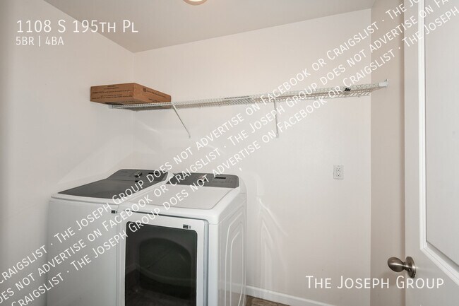 Building Photo - 1108 S 195th Pl