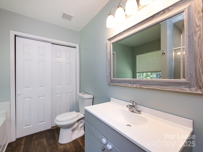 Building Photo - 7731 Ivy Hollow Dr