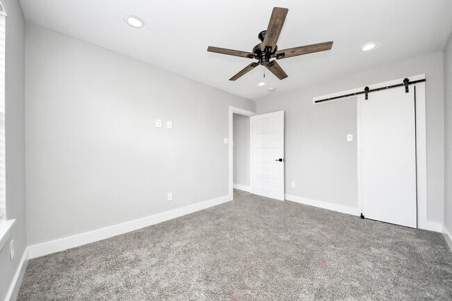 Building Photo - 807 Avenue J