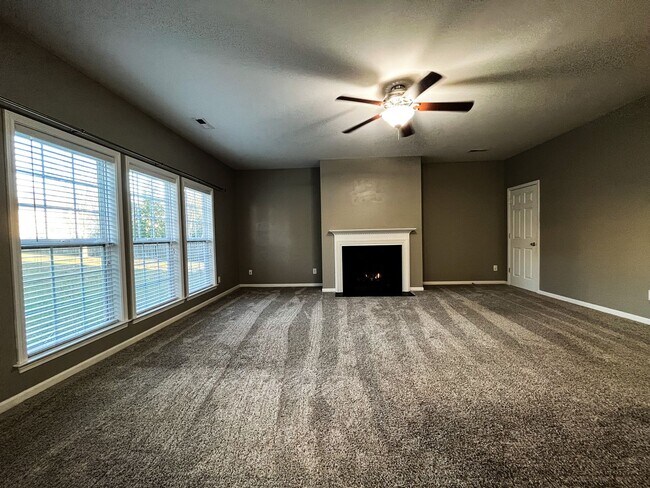 Building Photo - Gorgeous 4 Bedroom, 2 1/2 Bathroom Home in...