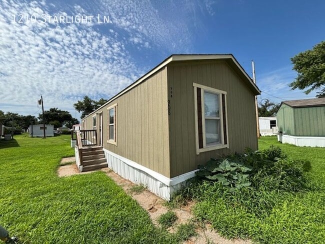 Building Photo - 1210 NW Starlight Cir