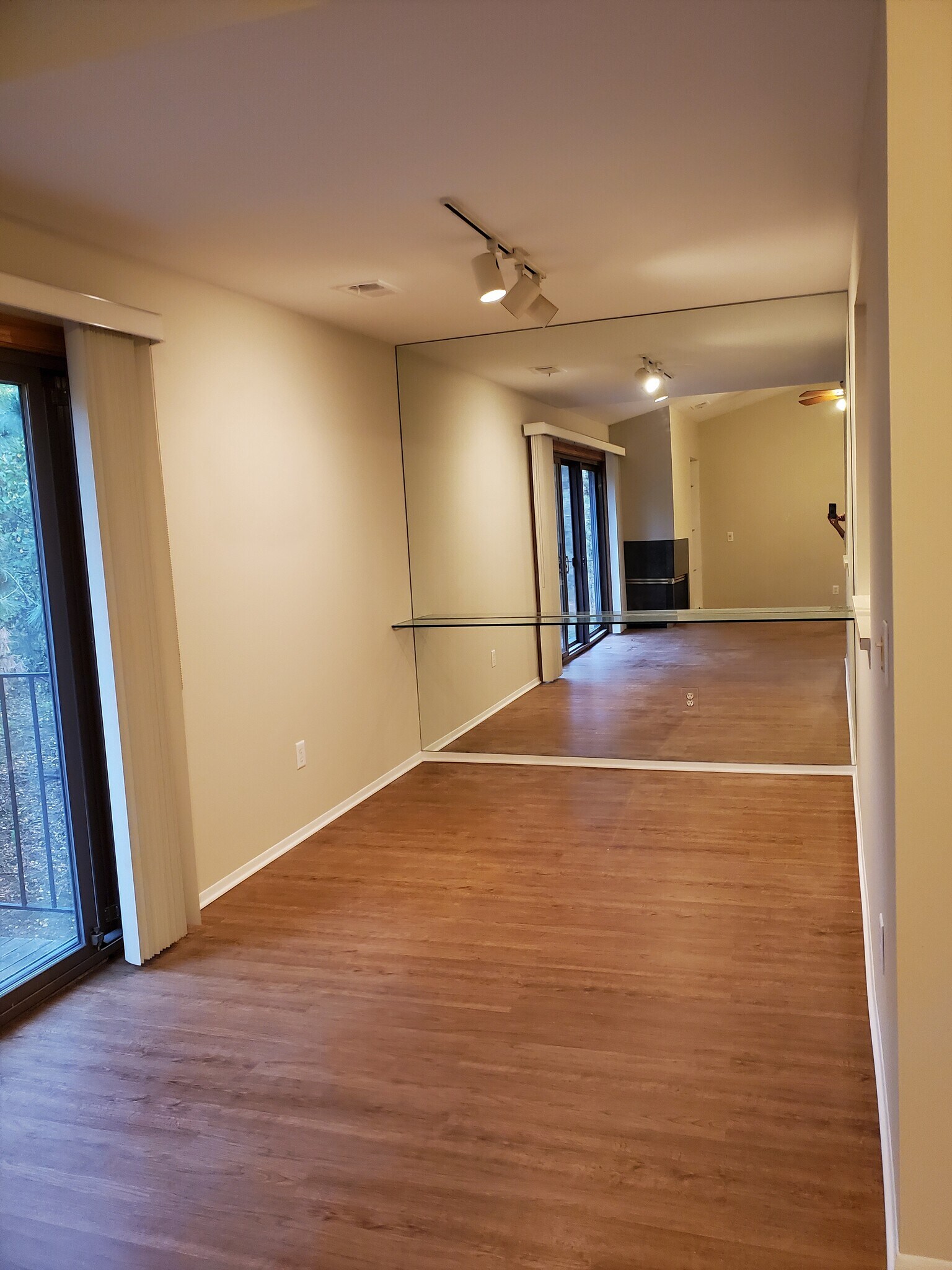 Dining room - 27230 Evergreen Rd