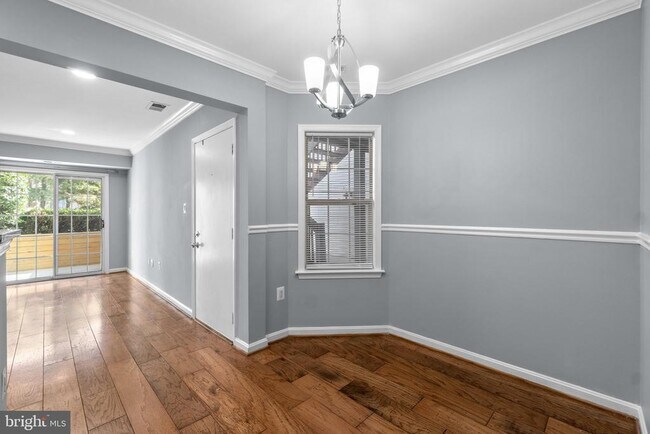 Building Photo - 6923 Victoria Dr