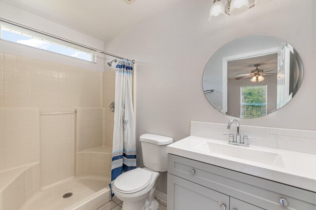 Building Photo - 1742 Laramie Cir