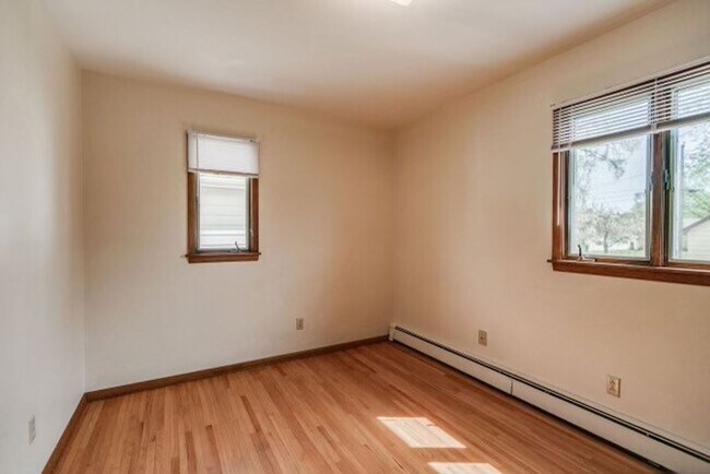 Building Photo - 821 N 15th St