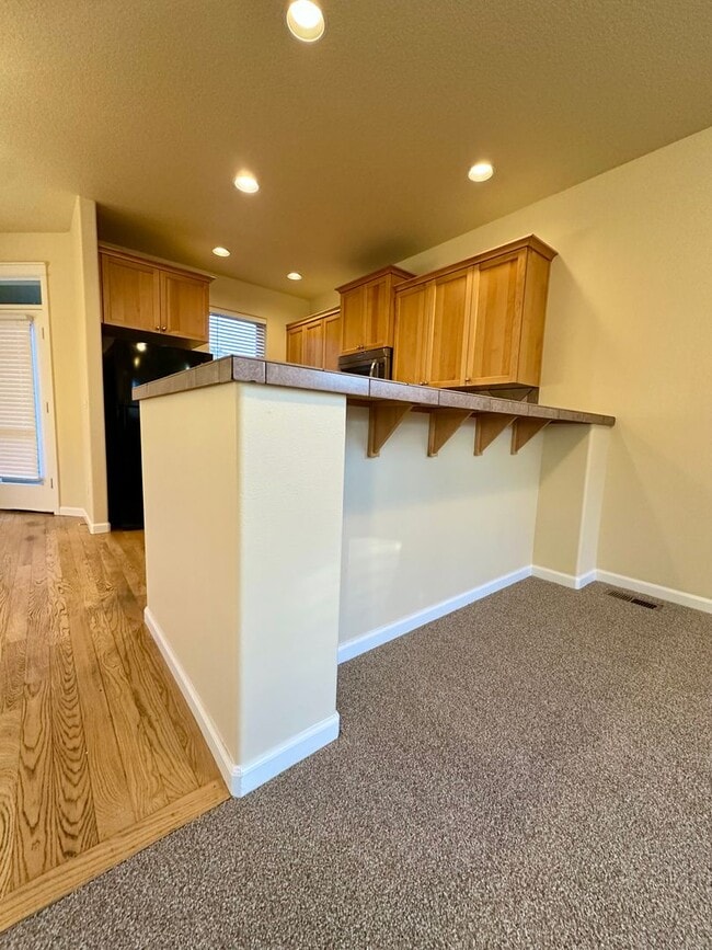 Building Photo - 63114 Dakota Dr