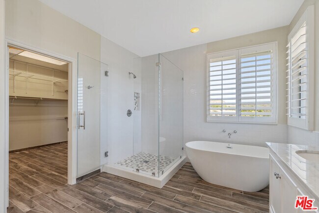 Building Photo - 674 Via de Tierra