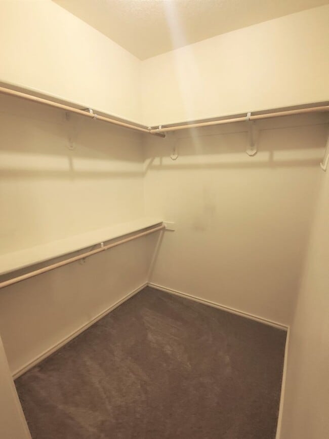 Building Photo - Great Home in Sherwood! Primary Suite on M...