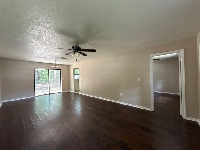 Building Photo - Section 8 Accepted on This home! TEMPROARY...