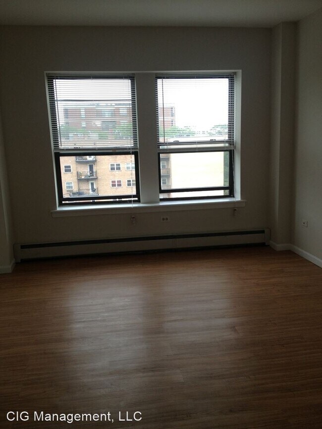 Building Photo - 1528 W Morse Ave