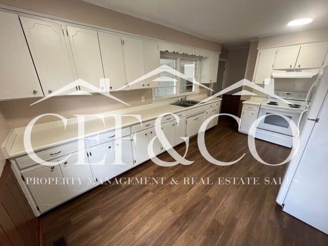 Building Photo - 2 bedroom home now available in Spartanburg