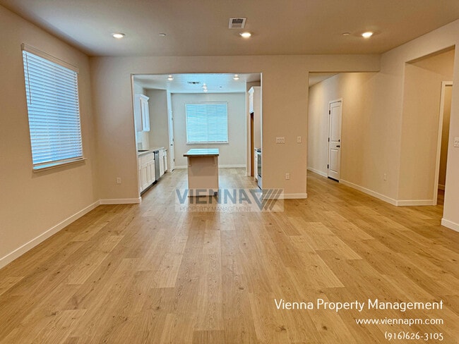 Building Photo - 8064 Pasadena Dr