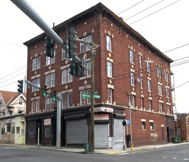 Building Photo - 832 N Main St