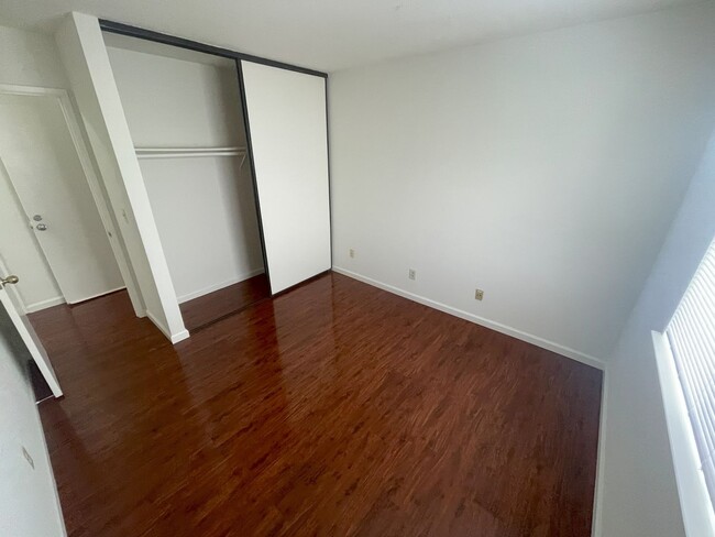 Building Photo - $3,490 - GORGEOUS THREE BEDROOM REMODELED ...
