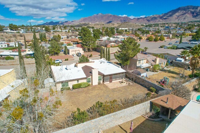 Building Photo - Beautiful 1-story southwestern-style home in west El Paso