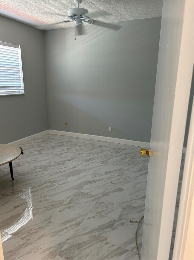 Building Photo - 31 Abbey Ln