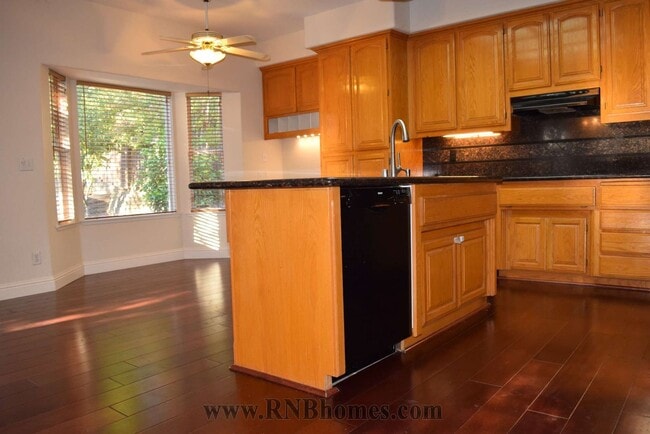 Building Photo - 303 Ironwood Cir