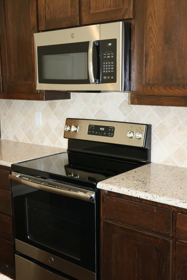 Building Photo - Elevated Living on the Waters Edge in Pelican Bay! ~ ((AZLE ISD!!)) Granite Countertops~ Stainles...