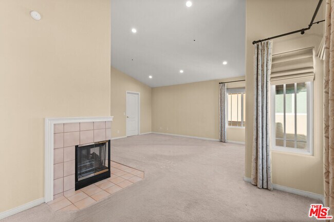 Building Photo - 5666 Silver Valley Ave