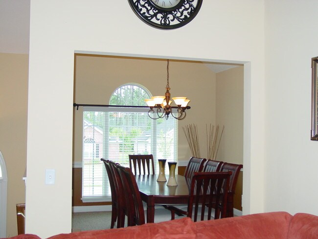Building Photo - 215 Pink Dogwood Ln