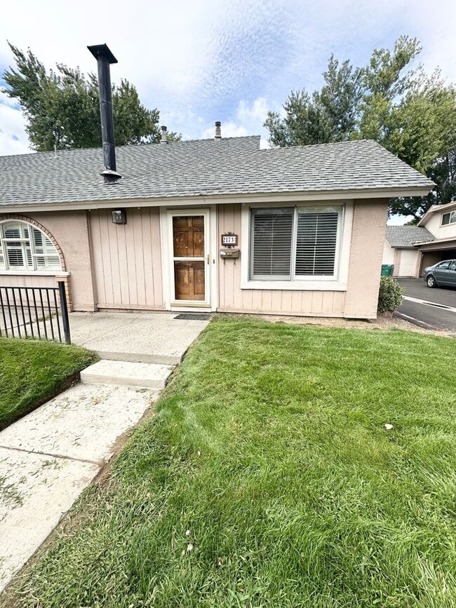 Building Photo - **Special Offer: 50% Off First Month's Rent**