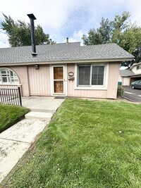 Building Photo - **Special Offer: 50% Off First Month's Rent**