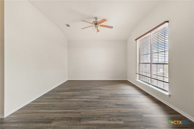 Building Photo - 6202 Bridgewood Dr